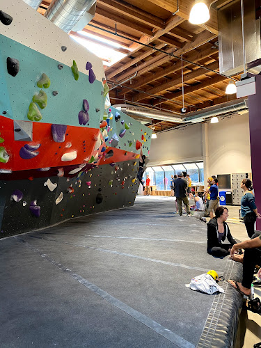 Movement Santa Clara — indoor rock climbing gym